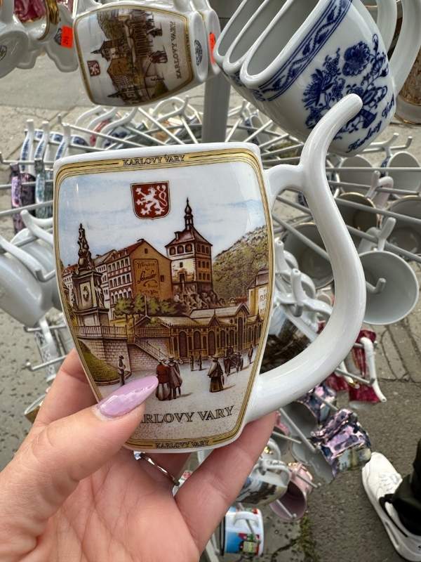 Lázeňský hrneček z Karlových Varů.