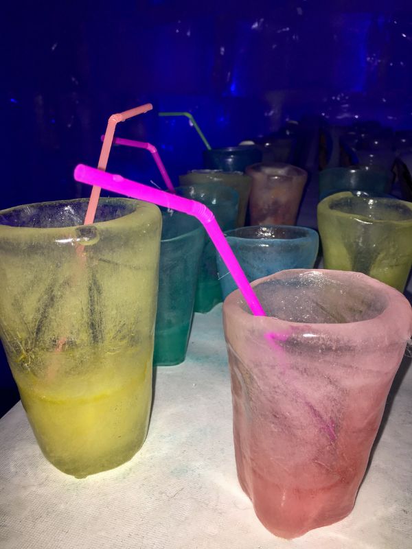 Ice shots skleničky z ledu v Ice Baru