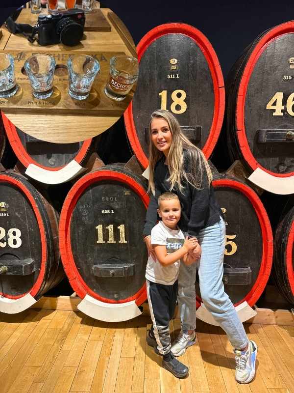 Výhled z Diany na restauraci Diana a okolní lesy.