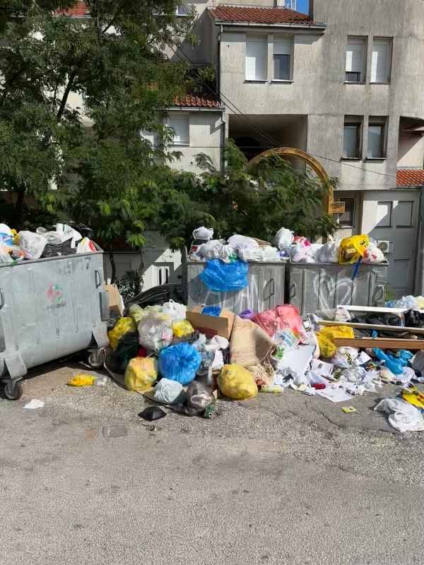 bordel stará pec na hradě Seeberg s tradičním nádobím
